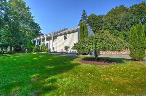 42 Fox Run Rd, Norwalk, CT 06850 exterior