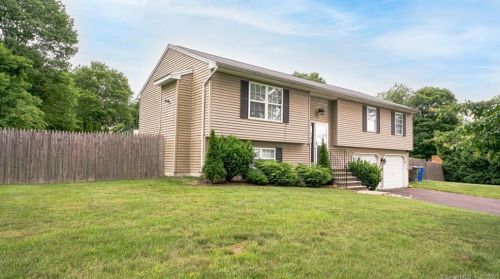 4 Yale Ct, Enfield, CT 06082 exterior