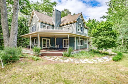41 Chestnut St, Old Orchard Beach, ME 04064 exterior