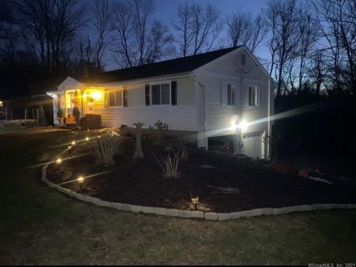 6 Skytop Dr, Sandy Hook, CT 06482 exterior