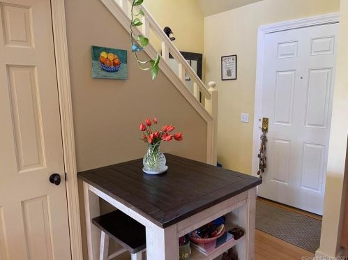 2123 Old Pond Ln, Norwich, CT 06360 exterior