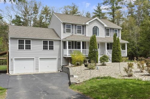 21 Meadow Brook Xing, Sandown, NH 03873 exterior