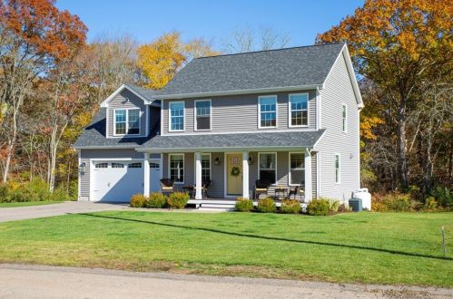16 Berry Dr, Westerly, RI 02891 exterior