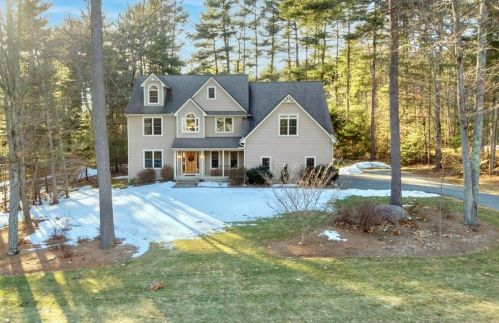 29 Hawthorn Rd, Amherst, MA 01002 exterior