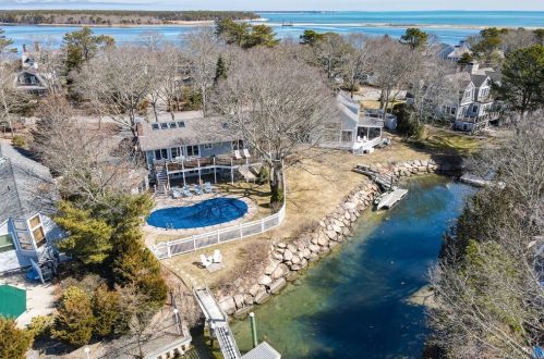 9 Bight Cir, Mashpee, MA 02649 exterior