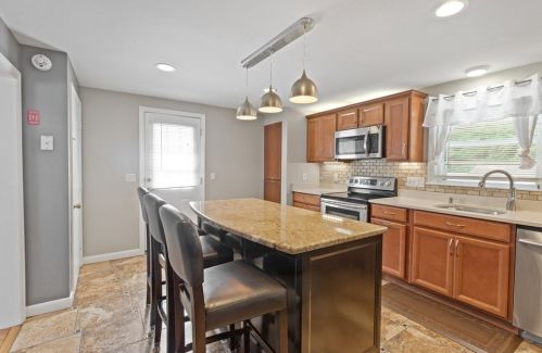 152 Turtle Pond Pkwy, Roxbury-Xing, MA 02136 exterior