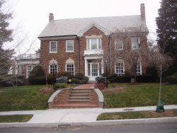 423 Commonwealth Ave, Newton, MA 02459 exterior