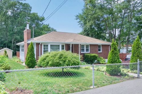 565 Metropolitan Ave, Roxbury-Xing, MA 02136 exterior