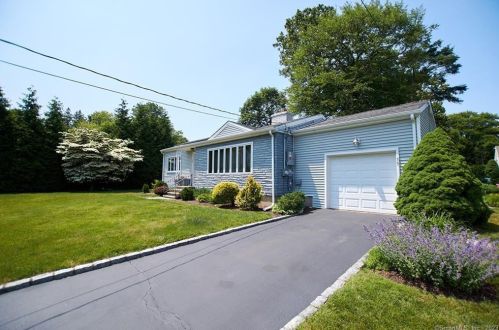 77 Ochsner Pl, Bridgeport, CT 06611 exterior