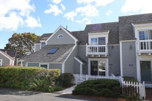 12 Barneys Ave, Mashpee, MA 02649 exterior