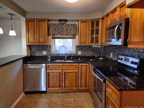 52 Afton Ter, Middletown, CT 06457 exterior
