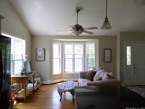 85 Mohegan Park Rd, Norwich, CT 06360 exterior