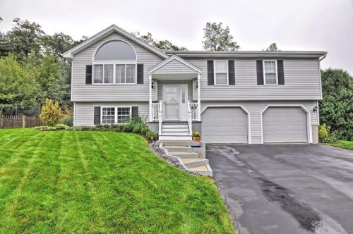 22 Stonehouse Ln, Worcester, MA 01609 exterior