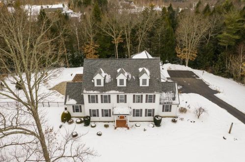 18 Mallard Ln, Sandown, NH 03873 exterior