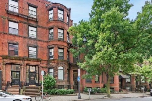501 Beacon St, Roxbury Xing, MA 02467 exterior