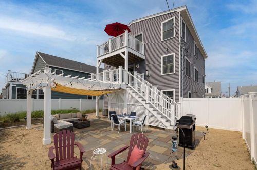 100 Concord St, Seabrook, NH 03874 exterior