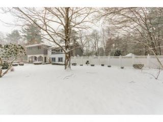 1 Pinewood Dr, Pelham, NH 03076 exterior