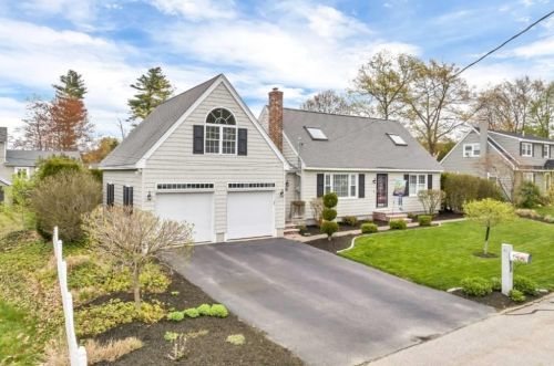 10 Woodcrest Dr, Nashua, NH 03062 exterior