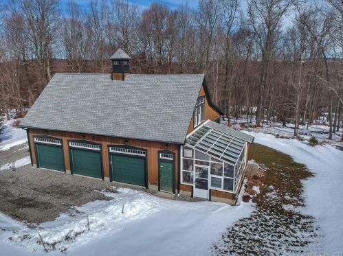 67 Hurds Hill Rd, Woodbury, CT 06798 exterior