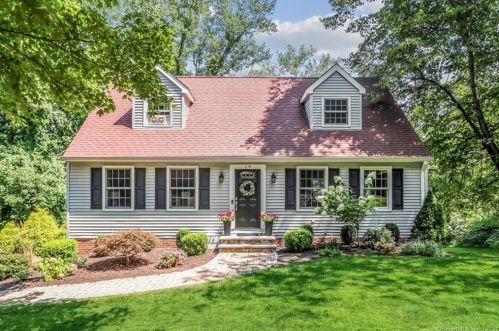 19 Evergreen Pl, Ridgefield, CT 06877 exterior