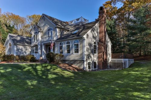 81 Clamshell Point Ln, Cotuit, MA 02635 exterior