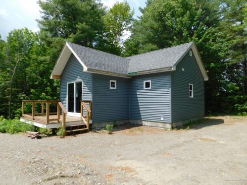 4 Walker Rd, Norridgewock, ME 04957 exterior