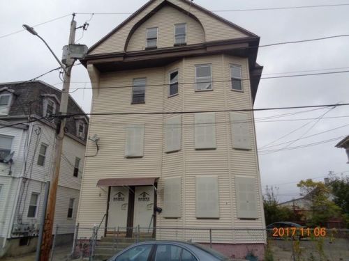 13 Sprague St, Providence, RI 02907 exterior