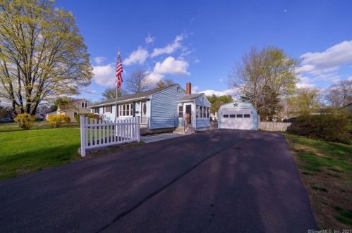 17 Locke Dr, Enfield, CT 06082 exterior