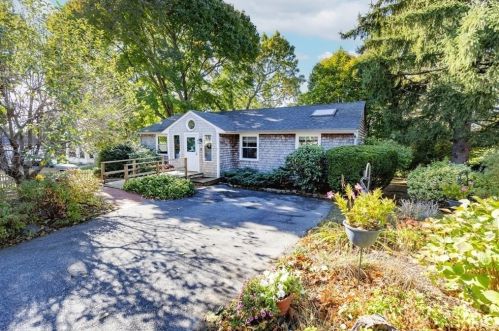 8 Upland Rd, Beverly, MA 01915 exterior