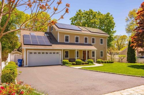6 Flintlock Rd, Norwalk, CT 06850 exterior