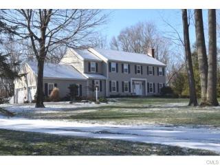 621 Shrub Oak Ln, Fairfield, CT 06824 exterior