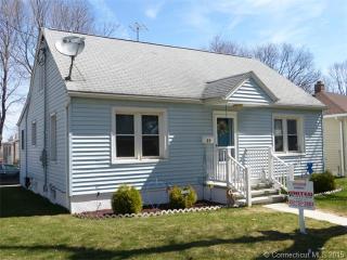 35 Lorraine St, Waterbury, CT 06704 exterior