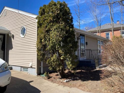 90 Grosvenor Ave, Providence, RI 02908 exterior