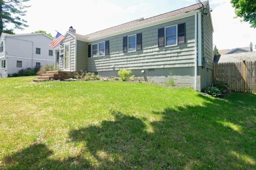 24 Ashwood Rd, Lynnfield, MA 01940 exterior