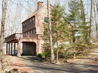 135 Gaylord Mountain Rd, New Haven, CT 06518 exterior