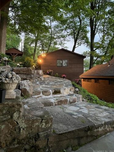 33 Deer Run, Danbury, CT 06812 exterior