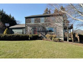 90 Robin Rd, Portsmouth, RI 02871 exterior