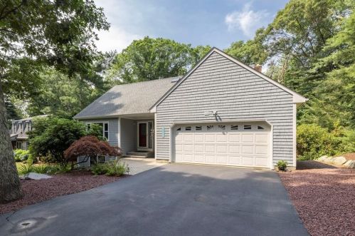 140 Dana Rd, North Kingstown, RI 02852 exterior