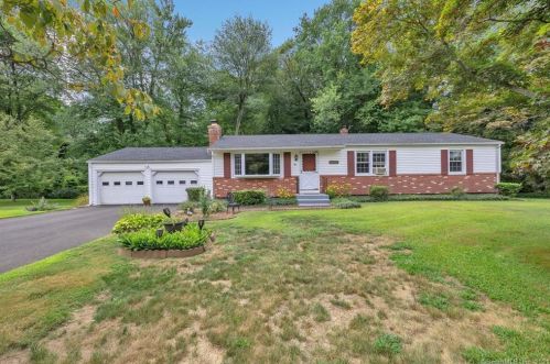 36 Williamsburg Dr, Upper Stepney, CT 06468 exterior