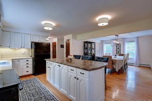 236 Candlelight Dr, Glastonbury, CT 06033 exterior