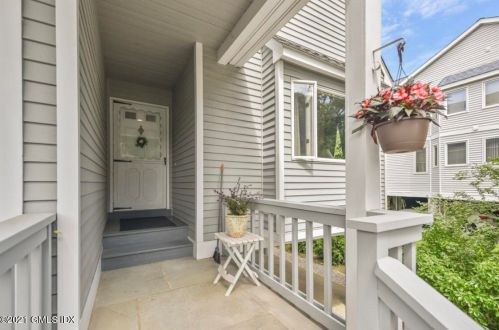 12 Idlewild Mnr, Greenwich, CT 06830 exterior
