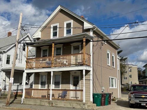 42 Elbow St, Woonsocket, RI 02895 exterior