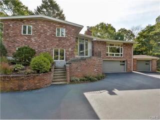 28 Oakridge Rd, Bridgeport, CT 06611 exterior