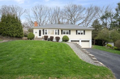 61 Hill Top Dr, Warwick, RI 02818 exterior