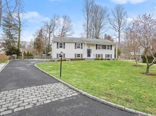 11 Bonnybrook Trl, Norwalk, CT 06850 exterior