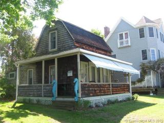 4 Valley St, Waterford, CT 06385 exterior