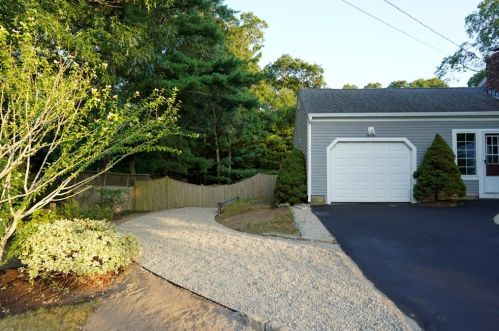 42 Rebecca Ln, Osterville, MA 02655 exterior