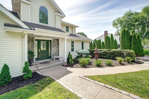 28 Valley Heights Dr, Middlefield, CT 06455 exterior