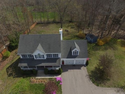 28 Tanglewood Dr, Norwich, CT 06360 exterior