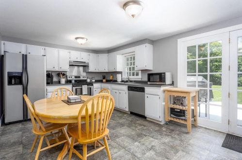 9 Freedley Rd, Pomfret-Center, CT 06259 exterior